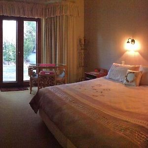 Double or Twin Room Private Bathroom